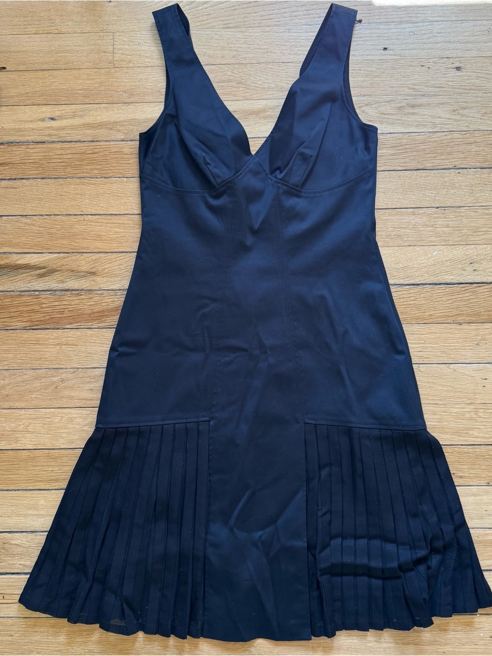 Elie Tahari Black Alpha Sleeveless V-Neck Pleated-Hem Mini Dress